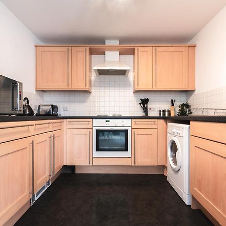 Best Price! Large Spacious 2 Bed Apartment - King Size Or Single Beds, Sofabeds, Smart Tvs, Free Parking Southampton Buitenkant foto