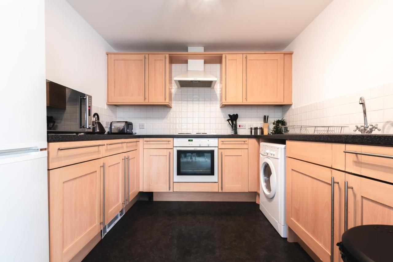 Best Price! Large Spacious 2 Bed Apartment - King Size Or Single Beds, Sofabeds, Smart Tvs, Free Parking Southampton Buitenkant foto