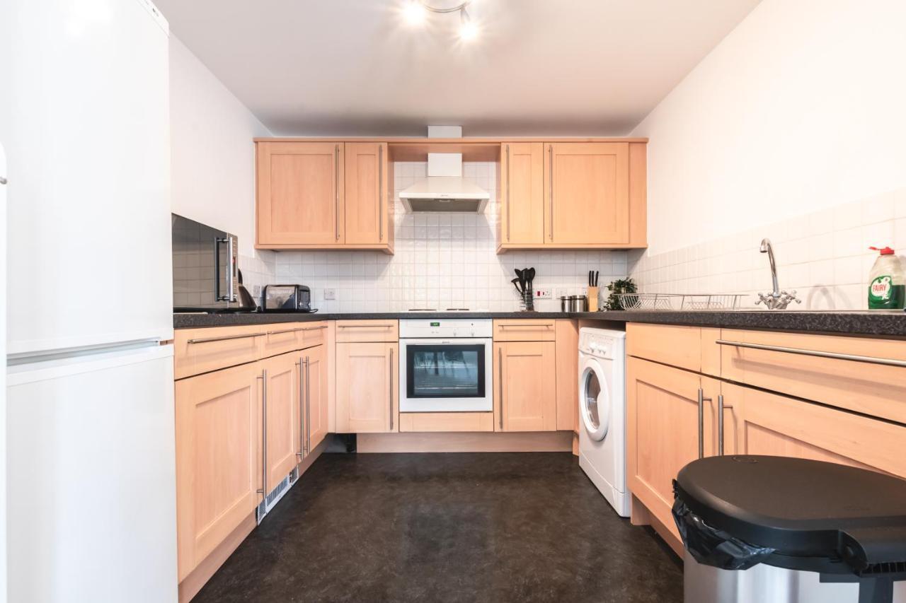Best Price! Large Spacious 2 Bed Apartment - King Size Or Single Beds, Sofabeds, Smart Tvs, Free Parking Southampton Buitenkant foto