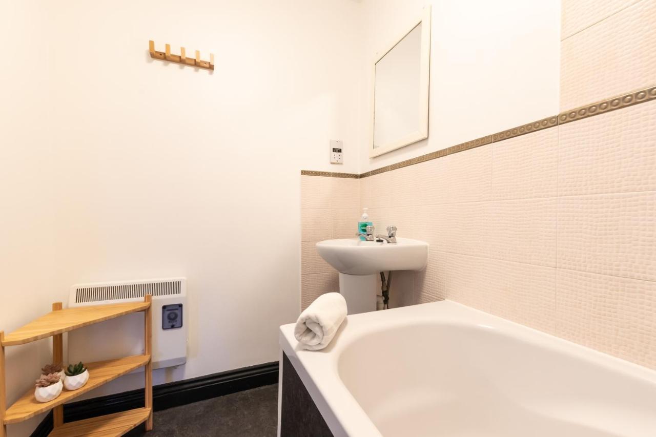 Best Price! Large Spacious 2 Bed Apartment - King Size Or Single Beds, Sofabeds, Smart Tvs, Free Parking Southampton Buitenkant foto