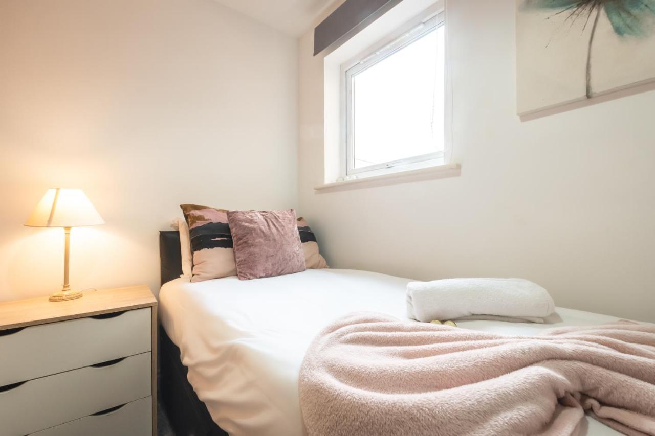 Best Price! Large Spacious 2 Bed Apartment - King Size Or Single Beds, Sofabeds, Smart Tvs, Free Parking Southampton Buitenkant foto