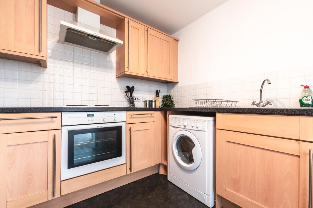 Best Price! Large Spacious 2 Bed Apartment - King Size Or Single Beds, Sofabeds, Smart Tvs, Free Parking Southampton Buitenkant foto